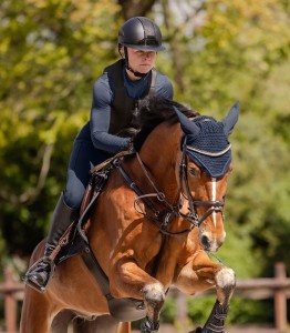 Kask jeździecki SWING  Lady shine roz 55-57 24 h